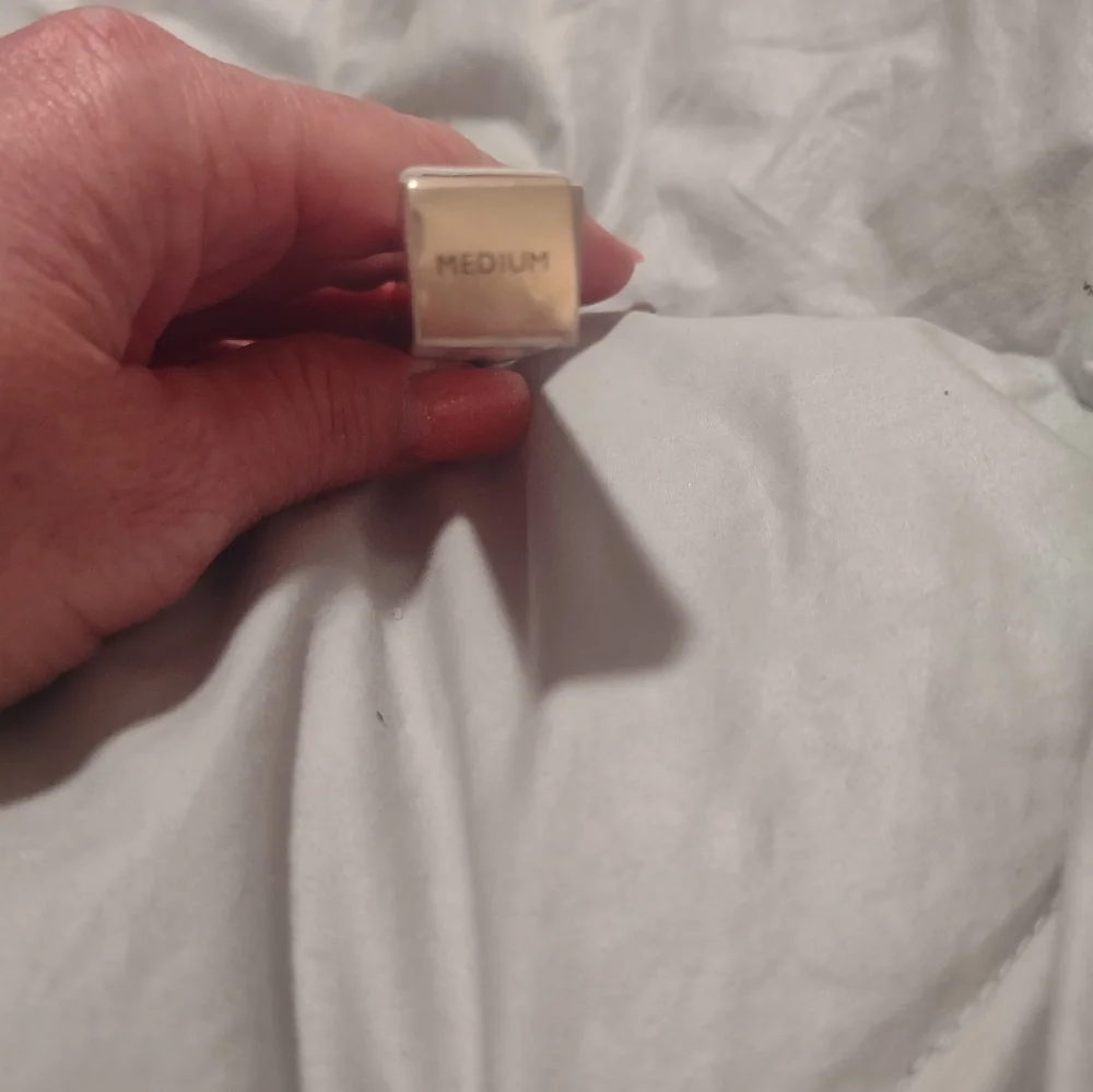 NWT Laura Geller Crease less concealer - Medium